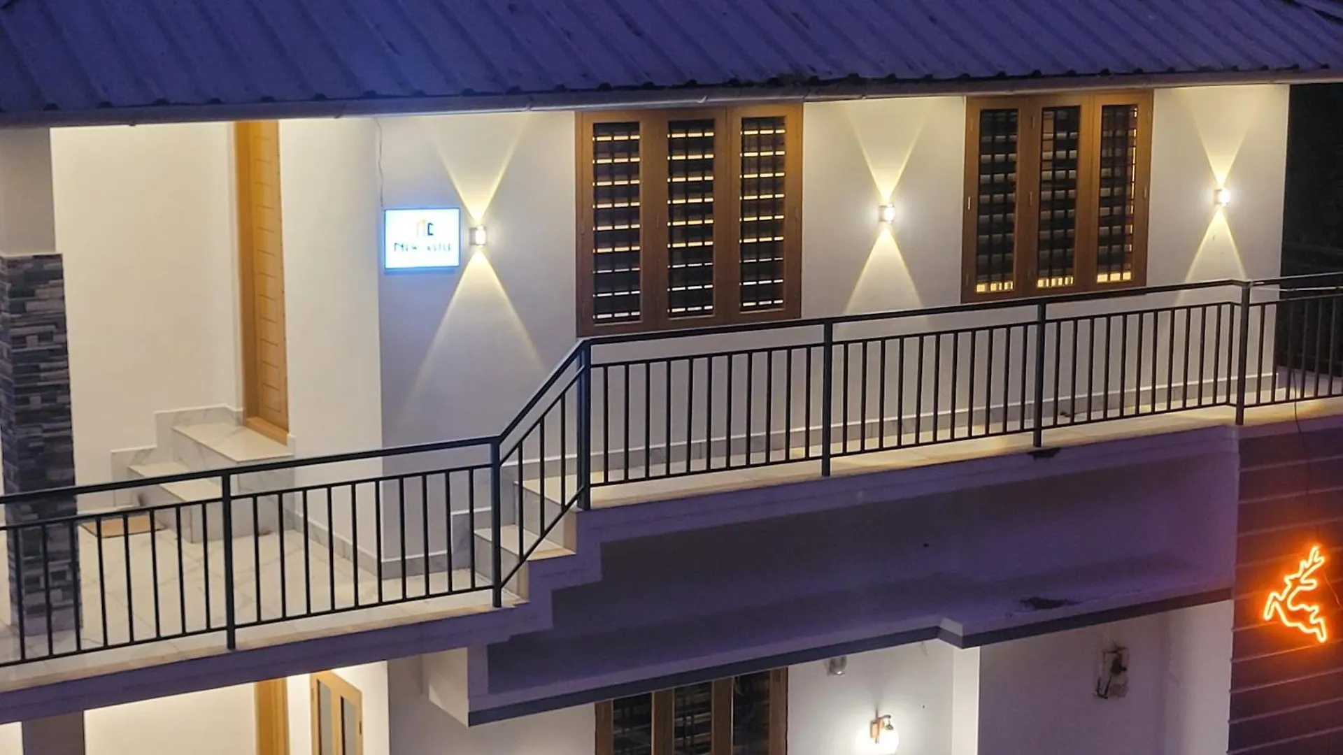 Newcastle Holidays Resorts-Entire Property 5 Bedrooms-Great Mountain & River View-Between Munnar & Idukki With Kitchen