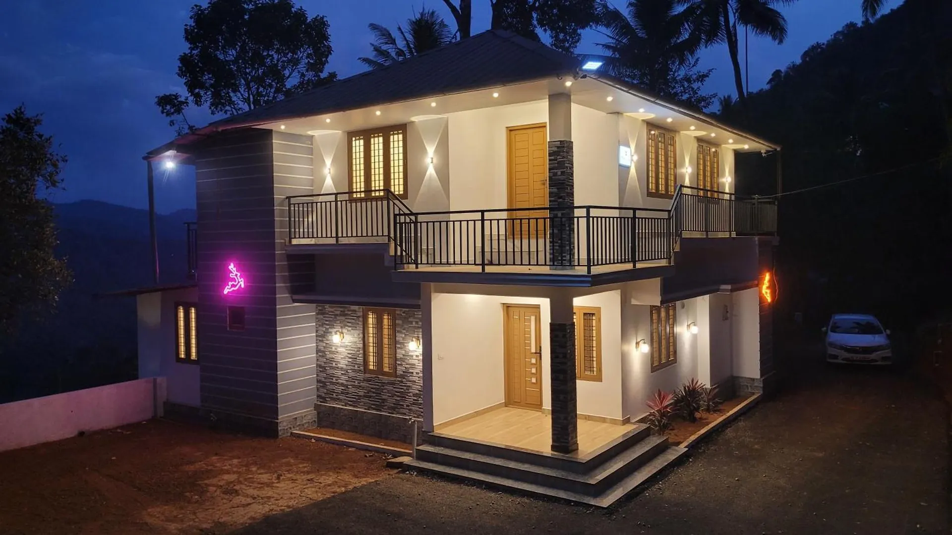 Newcastle Holidays Resorts-Entire Property 5 Bedrooms-Great Mountain & River View-Between Munnar & Idukki With Kitchen