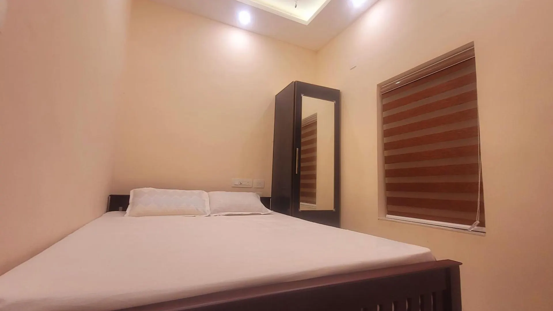 Newcastle Holidays Resorts-Entire Property 5 Bedrooms-Great Mountain & River View-Between Munnar & Idukki With Kitchen