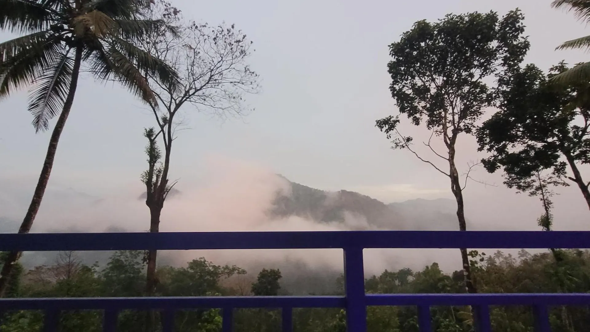 Newcastle Holidays Resorts-Entire Property 5 Bedrooms-Great Mountain & River View-Between Munnar & Idukki With Kitchen Holiday home