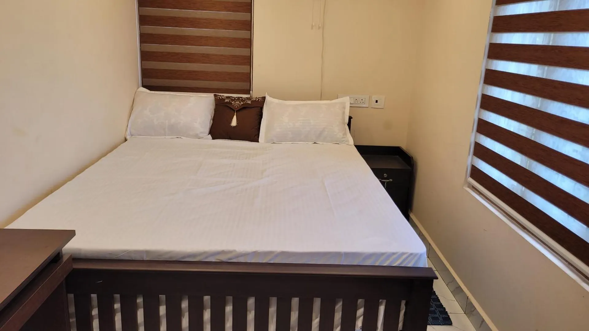 Newcastle Holidays Resorts-Entire Property 5 Bedrooms-Great Mountain & River View-Between Munnar & Idukki With Kitchen