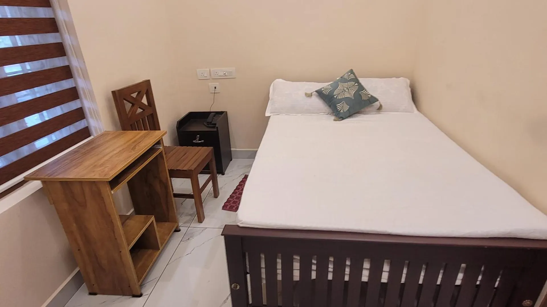 Newcastle Holidays Resorts-Entire Property 5 Bedrooms-Great Mountain & River View-Between Munnar & Idukki With Kitchen