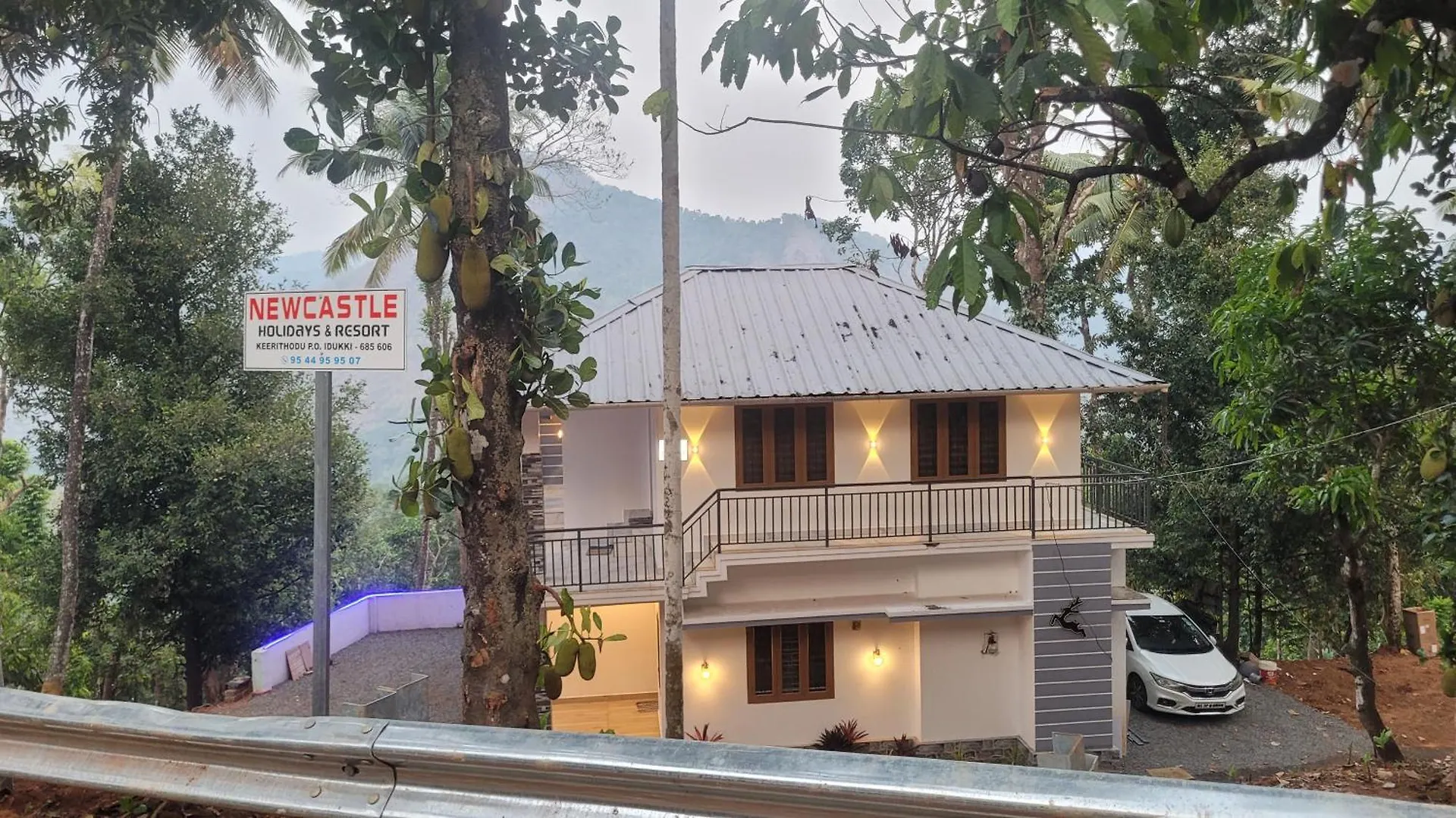 Newcastle Holidays Resorts-Entire Property 5 Bedrooms-Great Mountain & River View-Between Munnar & Idukki With Kitchen 0*,