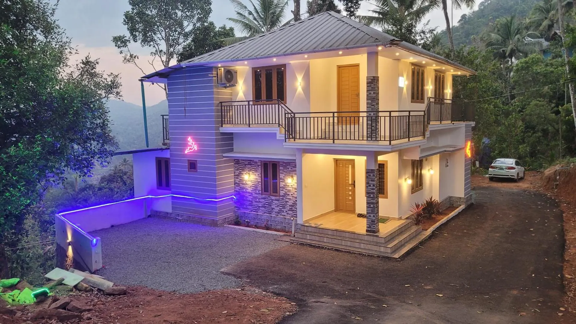 Newcastle Holidays Resorts-Entire Property 5 Bedrooms-Great Mountain & River View-Between Munnar & Idukki With Kitchen