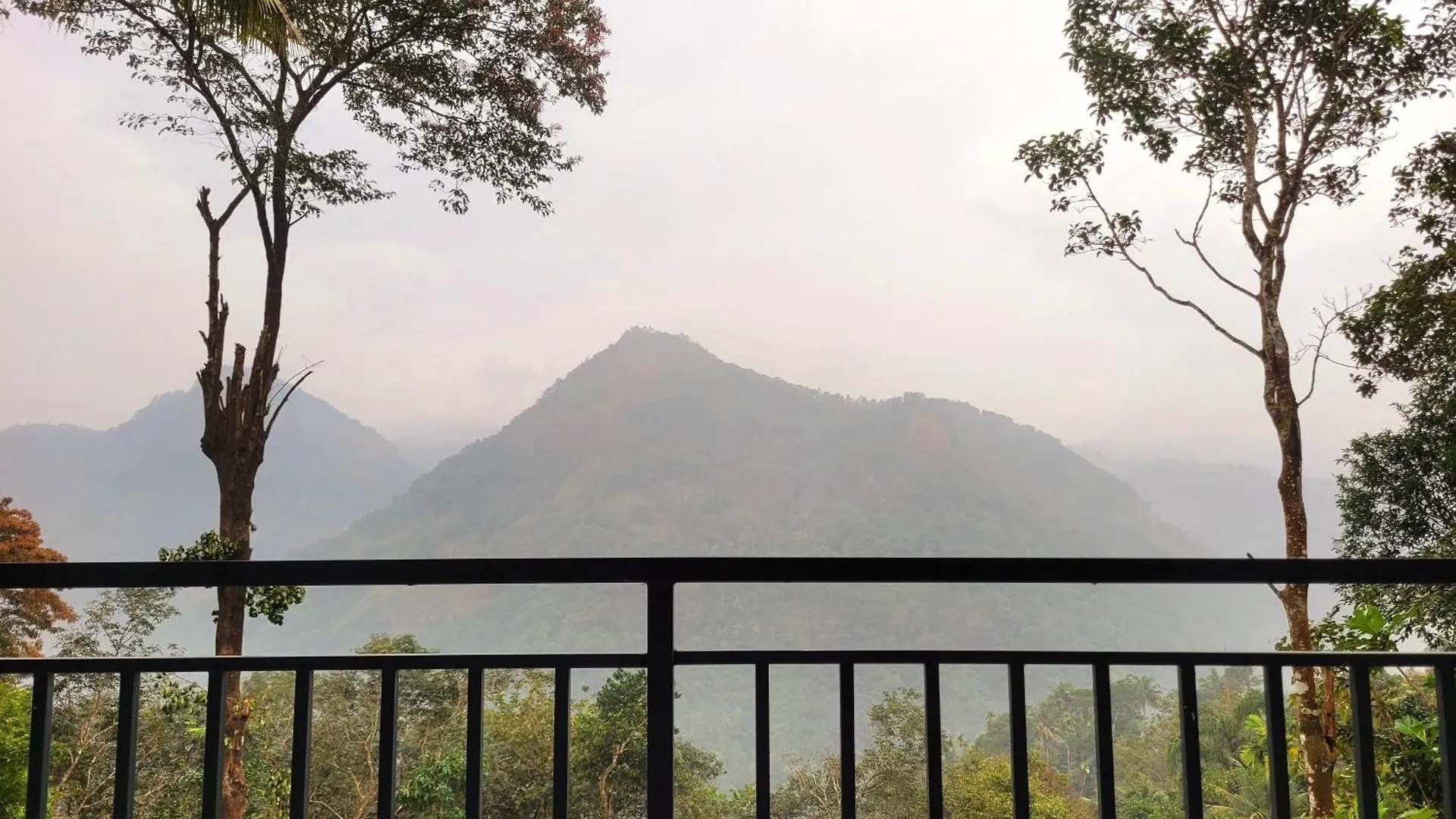 Nyaraló Newcastle Holidays Resorts-Entire Property 5 Bedrooms-Great Mountain & River View-Between Munnar & Idukki With Kitchen India