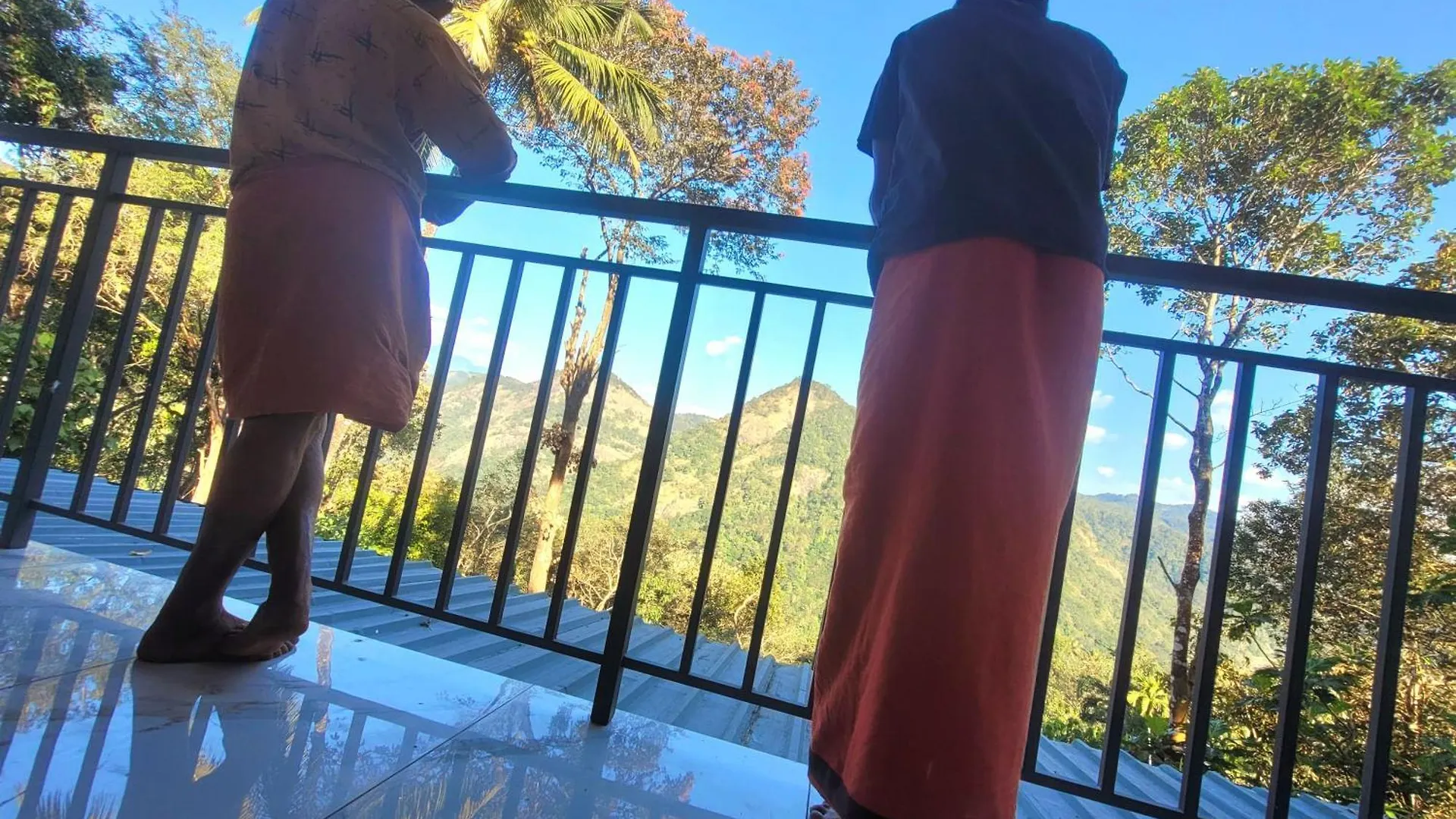 Newcastle Holidays Resorts-Entire Property 5 Bedrooms-Great Mountain & River View-Between Munnar & Idukki With Kitchen